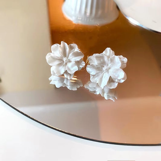 Acrylic White Camellia Flowers Stud Earrings for Women Fashion Temperament Fairycore Earring Party Wedding Jewelry Wholesale